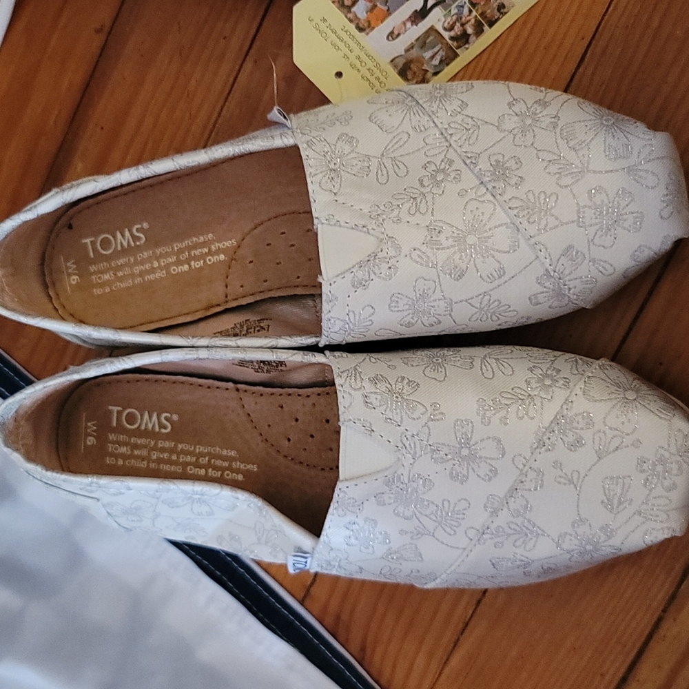 Toms White Floral Flats
